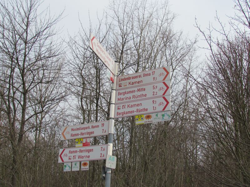 Drehkreuz für Fernradwege am Kanal in Rünthe