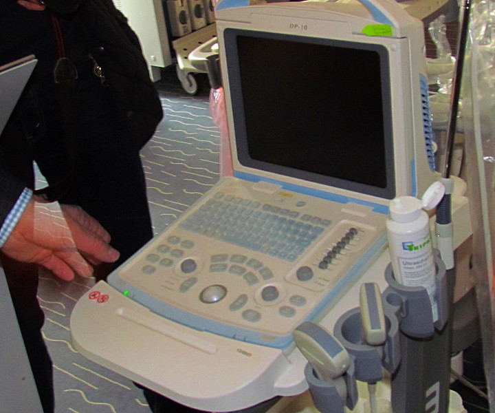 Dieses transportable Ultraschallgerät kostet rund 4000 Euro. 