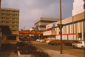 Dieses Foto entstand etwa 1975 kurz nach der Einweihung der neuen Hauptstelle der Sparkasse Bergkamen-Bönen.