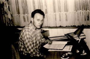 Max von der Grün in den 1950er an seinem Schreibtisch.