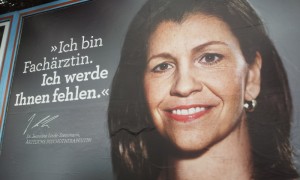 Werbeplakat für ein Medizinstudium an der Werner Straße.
