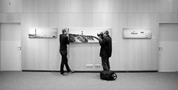 Fotograf fotografiert Fotografen. Eine Impression von der Ausstellungseröffnung. Foto: Dietmar Wäsche (der 3. Fotograf im Bunde....)