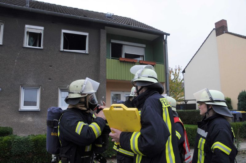 Rund 60 Feuerwehrleute waren am Mittwochnachmittag an der Heinetraße in Weddinghofen im Einsatz gewesen. Fotos: Ulrich Bonke
