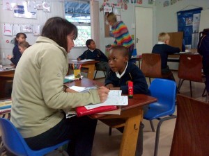 Ubuntu bietet in den Grundschulen von Hout Bay und Imizamo Yethu in Südafrika auch Nachhilfeunterricht an.