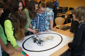 Ein Roboter "Made in Realschule Oberaden" im Praxistest