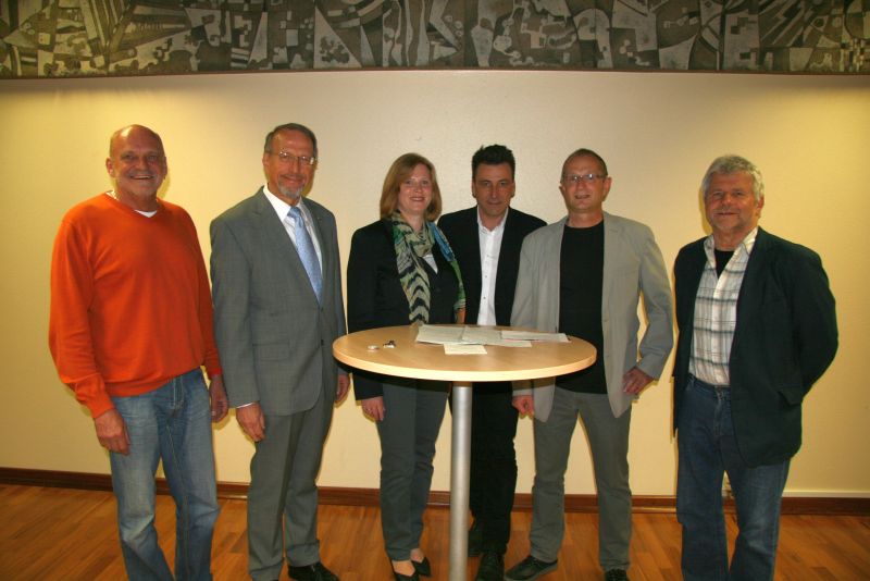Podiumsdiskussion zur Bügermeisterwahl (v.l.): Heinz Mathwig, Roland Schäfer, Martina Plath, Michael Westerhoff, Thomas Grziwotz und Werner Engelhardt.