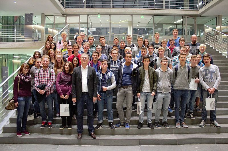 Eine Schülergruppe der Realschule Oberaden besuchte den Abgeordneten Oliver Kazcmarek im Berliner Bundestag.