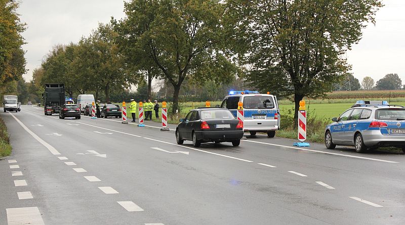 Drogenkontrolle der Polizei kurz hinter der Bergkamener Stadtgrenze auf der Dortmunder Straße in Hamm. Foto: Polizei