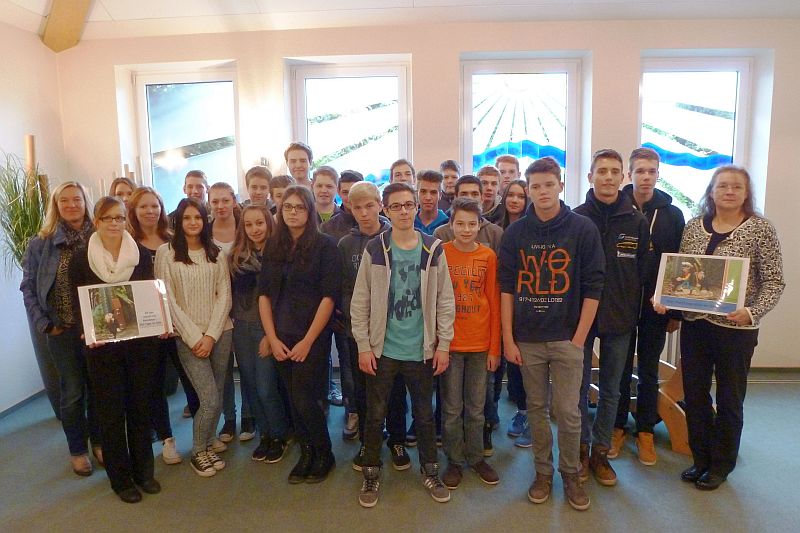 Schüler der 10. Klassen der Realschule Oberaden besuchten das Bestattungshaus Schäfer.