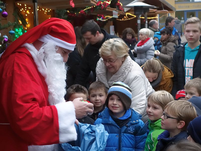 Natürlich waren die Rünther Kinder brav gewesen. Deshalb gab es vom Nikolaus nur Geschenke.