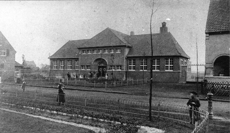 Historisches Foto vom Wohlfahrtsgeäude in der Siedlung Schönhausen. 