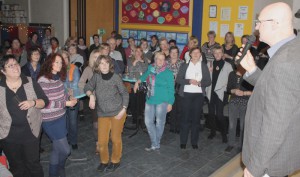 In der Schillerschule feierten die Mitarbeitenden der OGS ihren Neujahrsempfang. Geschäftsführer Detlef Maidorn blickte dabei auch zurück auf die letzten 10 Jahre Offener Ganztag im Kirchenkreis.