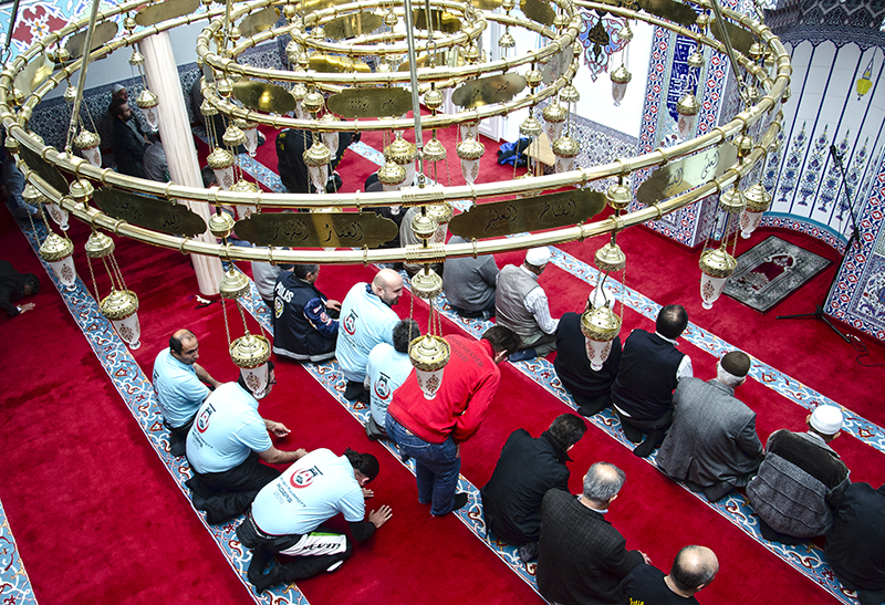 Eindrucksvoll ist der Blick in den Gebetsraum der neuen Oberaden Camii.