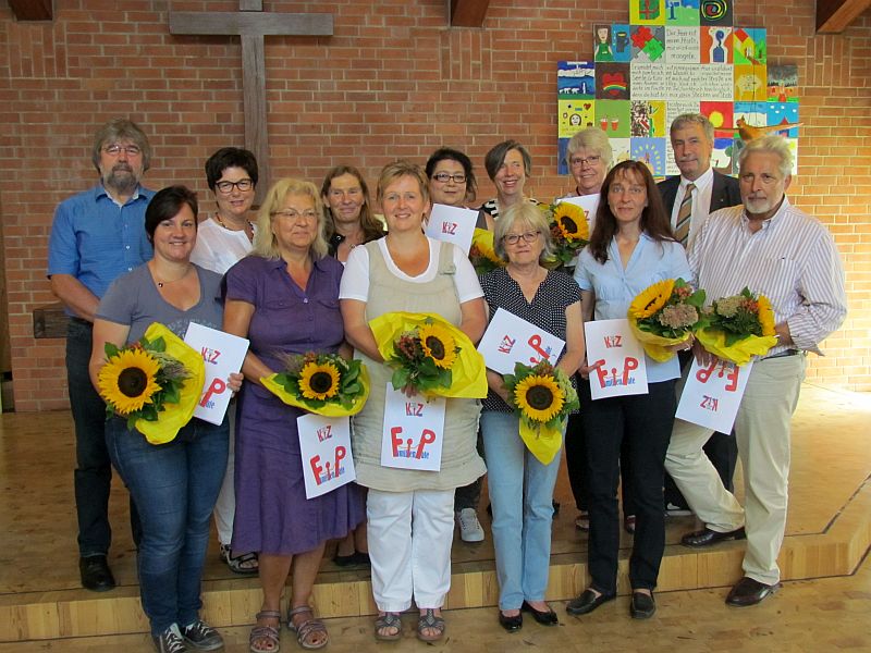 Die neuen Familienpaten des Rundesn Tischs "Kinder im Zentrum" erhielten am Samstag in der Friedenskirche ihre Zertifikate.