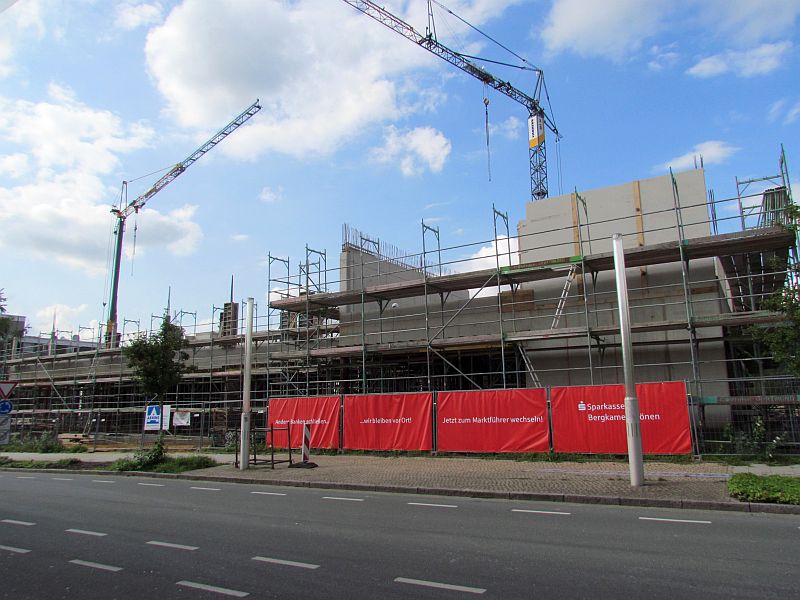 Die Baustelle für die neue Hauptstelle der Sparkasse Bergkamen-Bönen am Busbahnhof.