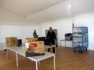 Der Aufnahmebereich: Hier werden die frisch ankommenden Flüchtlinge registriert. Dafür wurde am Freitag eine Computeranlage istalliert.