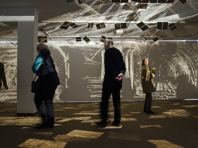 Spannendes Erlebnis: Eine Installation mit Dimensionen zum Betreten in der Galerie sohle 1.