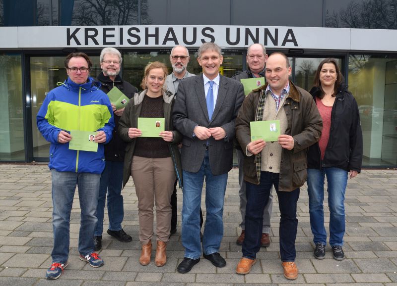 Landrat Michael Makiolla begrüßte die neuen Landschaftswächter im Kreishaus Unna. Foto: B. Kalle – Kreis Unna