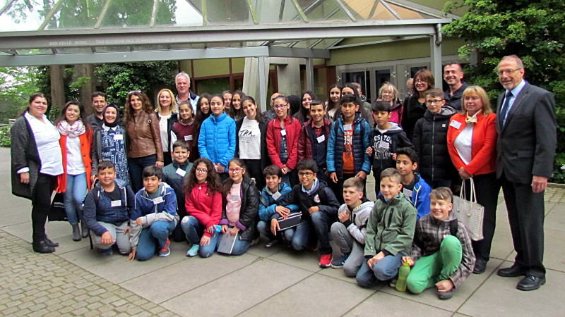 Empfang beim Bürgermeister: Schüler und Lehrer der Atatürk Mittelschule in Silifke sowie ihr Gastgeber von der Willy-Brandt-Gesamtschule
