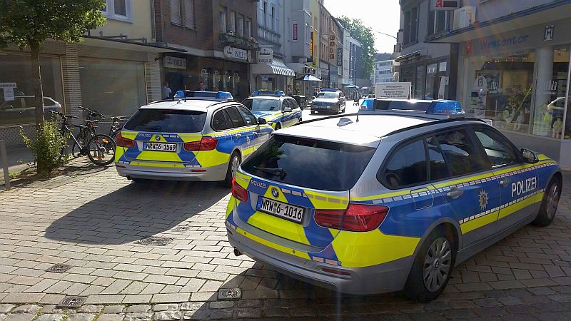 Vermutlich ein böswillig abgesetzter falscher Notruf sorgte am Mittwochmorgen in der Weststraße in Kamen für einen großen Polizeieinsatz. Foto: Ulrich Bonke 