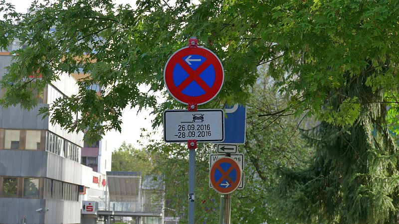 Bis einschließlich Mittwoch gilt auf dem Westteil der Zentrumstraße ein absolutes Halteverbot.