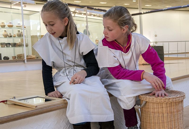 Mit "iPad und Cista" können Familien mit Kindern auch während der Feiertage die Dauerausstellung des LWL-Römermuseums in Haltern erkunden.  Foto: LWL/Burgemeister
