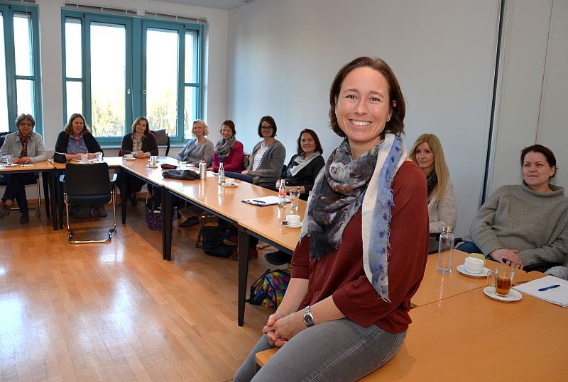 Referentin Simone Kriebs mit einigen Teilnehmern aus dem Kreis Unna. Foto: Birgit Kalle – Kreis Unna
