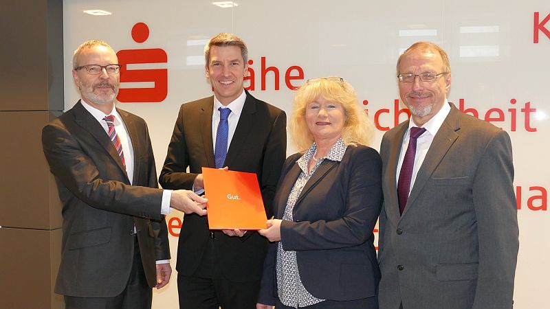 Wechsel im Vorstand der Sparkasse Bergkamen-Bönen (v. l.): Martin Weber, Tobias Laaß, Beate Brumberg und Roland Schäfer.