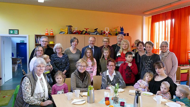 Bürgermeister Roland Schäfer besuchte die Familienpaten und deren Familien bei ihrem ersten gemeinsamen Frühstück.