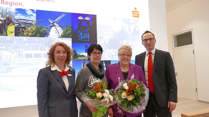 Hauptgewinne bei der Sparlotterie (v. l.): Anja Schürmann, Doris Urbanczyk, Annelie Springer und Michael Krause.