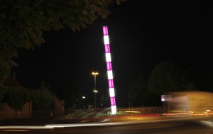 Lichtkunststele der Brüder Löbbert im Kreisverkehr. Foto: Stadt Bergkamen