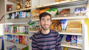 Ibrahim Hoj betreibt mit seinem Bruder den "Kiosk am Kreisel".